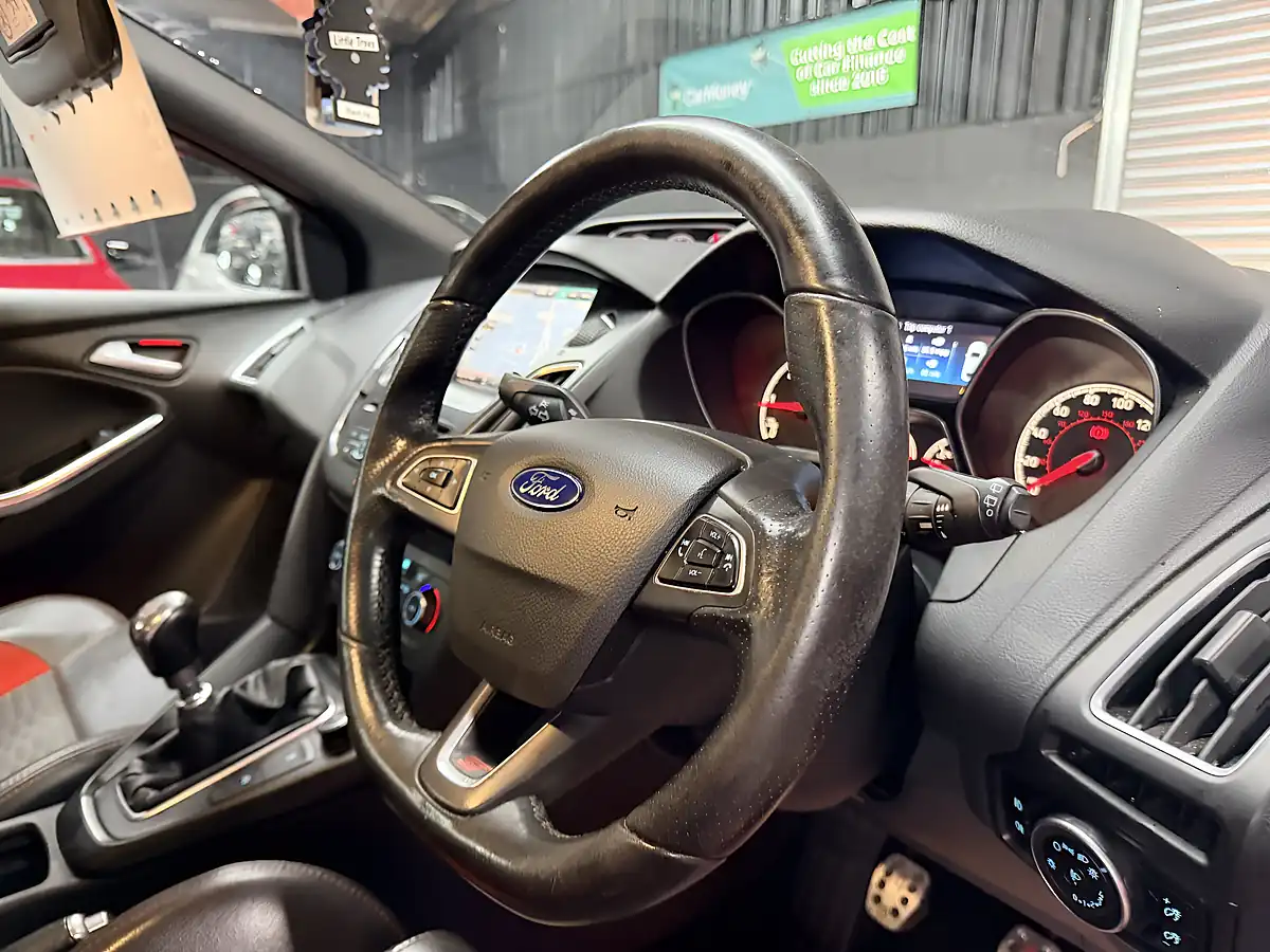 Used 2015 Ford Focus ST-2 Red - Interior and Exterior details 19