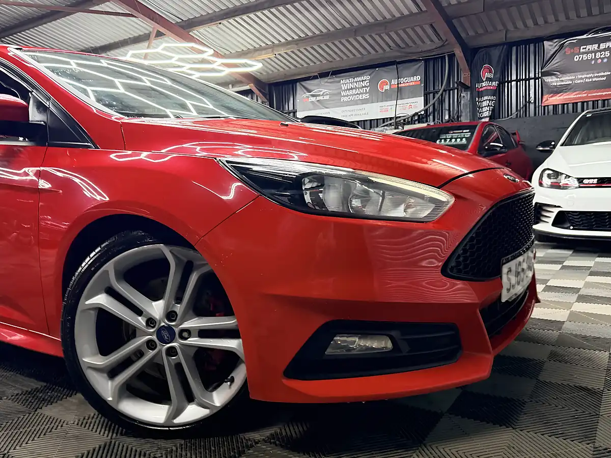 Used 2015 Ford Focus ST-2 Red - Interior and Exterior details 2