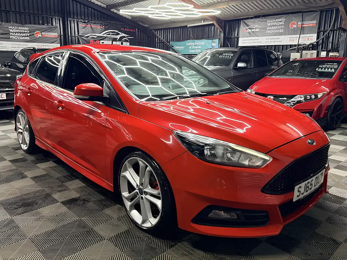 Used 2015 Ford Focus ST-2 Red - Interior and Exterior details 4
