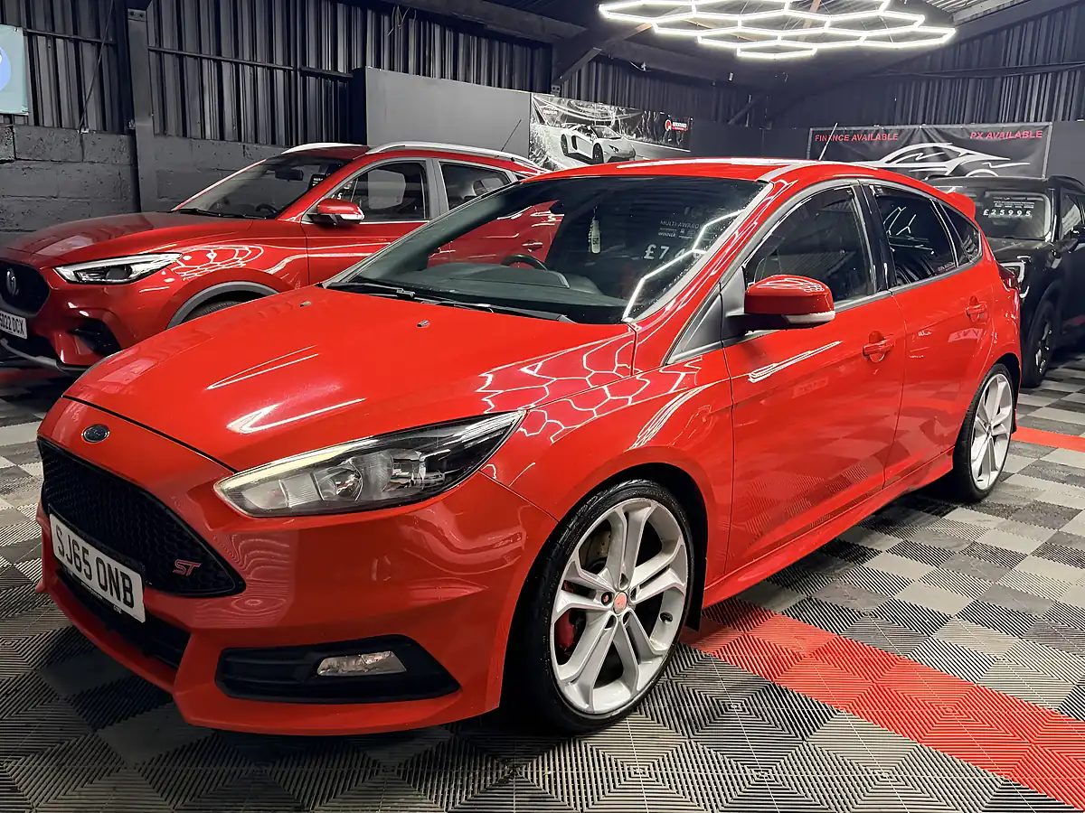Used 2015 Ford Focus ST-2 Red - Interior and Exterior details 5