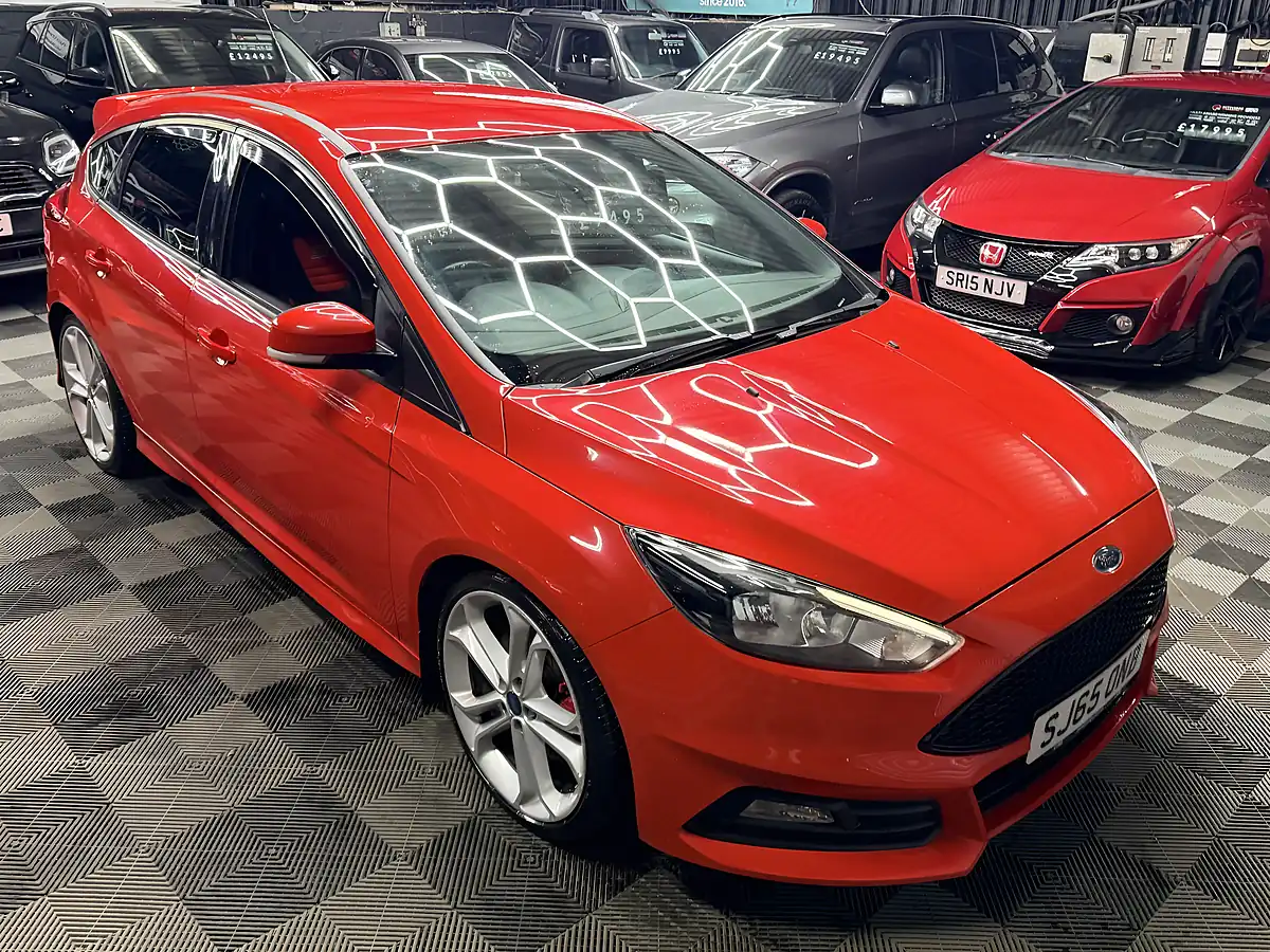 Used 2015 Ford Focus ST-2 Red - Interior and Exterior details 6
