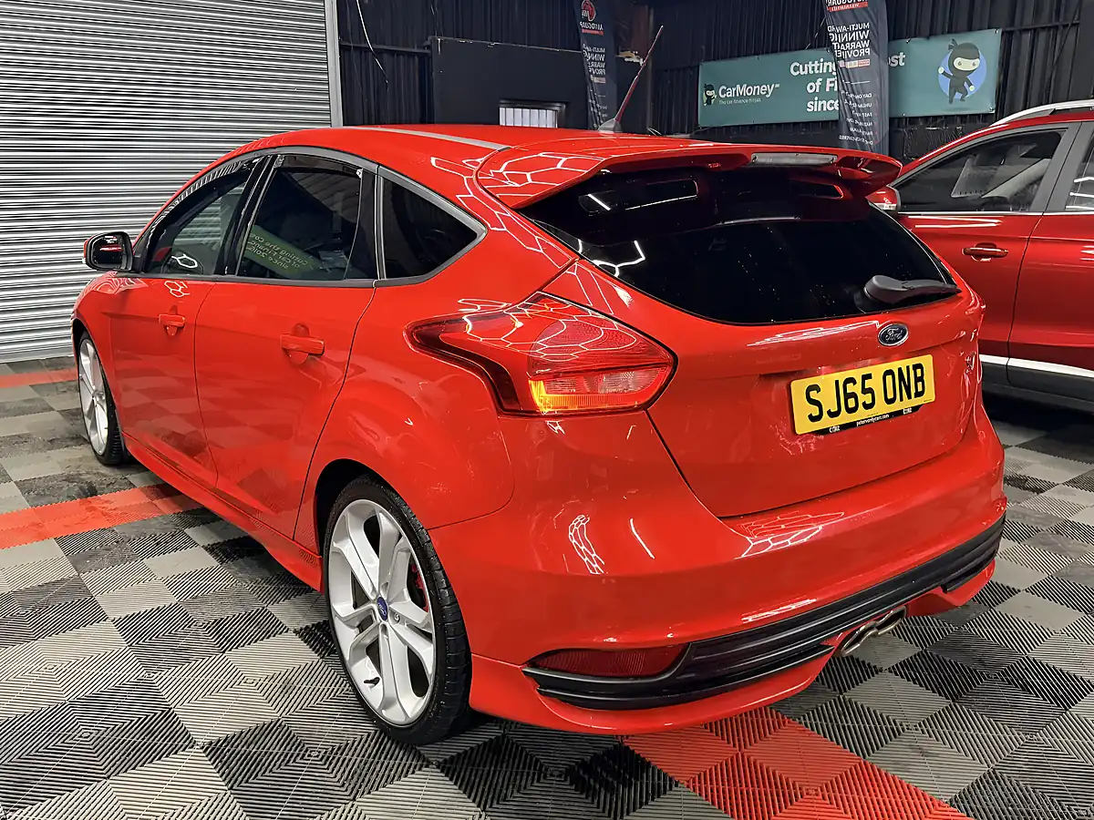 Used 2015 Ford Focus ST-2 Red - Interior and Exterior details 9