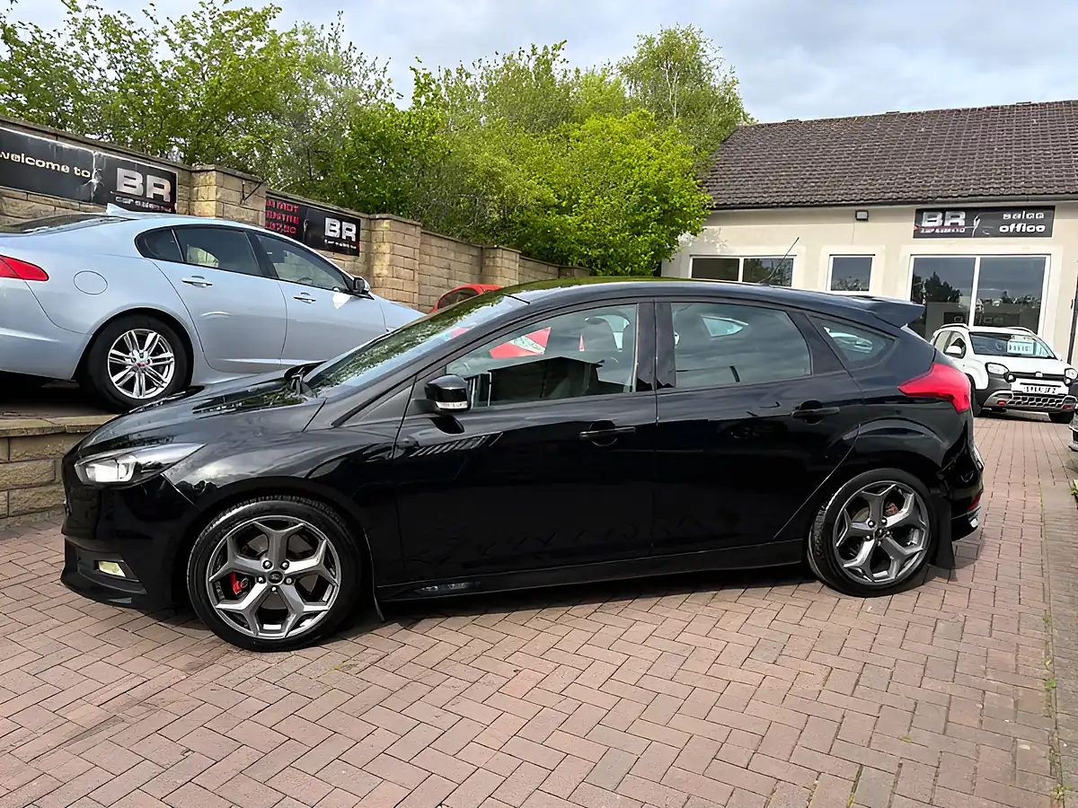 Used 2015 Ford Focus ST-2 Shadow Black - Interior and Exterior details 6