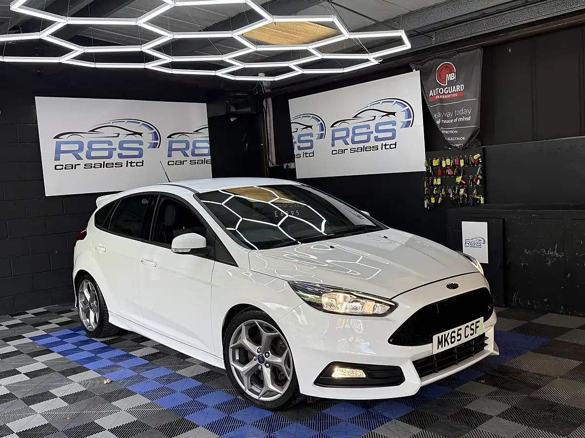 Used 2015 Ford Focus ST-2 White - Front View