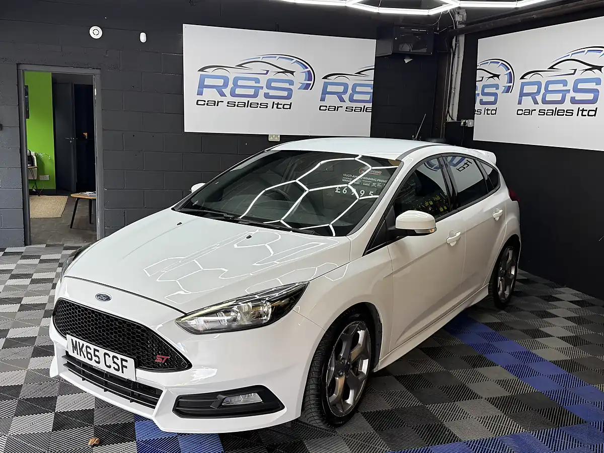 Used 2015 Ford Focus ST-2 White - Interior and Exterior details 10