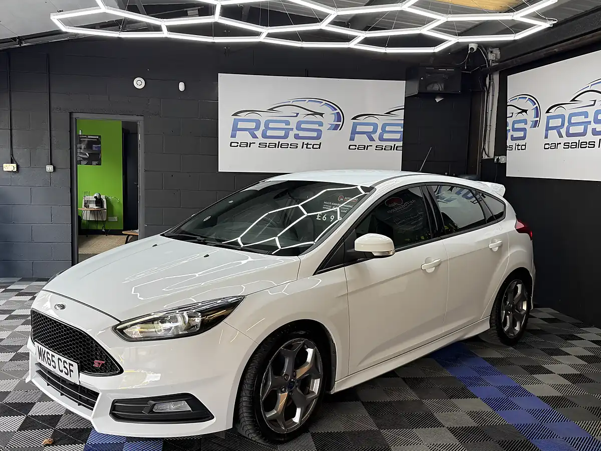 Used 2015 Ford Focus ST-2 White - Interior and Exterior details 11