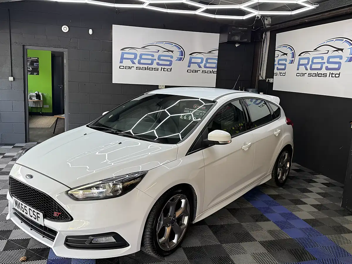 Used 2015 Ford Focus ST-2 White - Interior and Exterior details 15