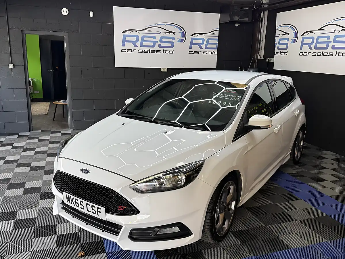 Used 2015 Ford Focus ST-2 White - Interior and Exterior details 16