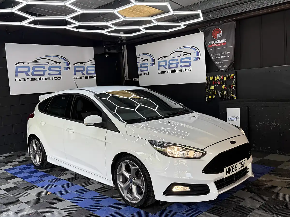 Used 2015 Ford Focus ST-2 White - Interior and Exterior details 3