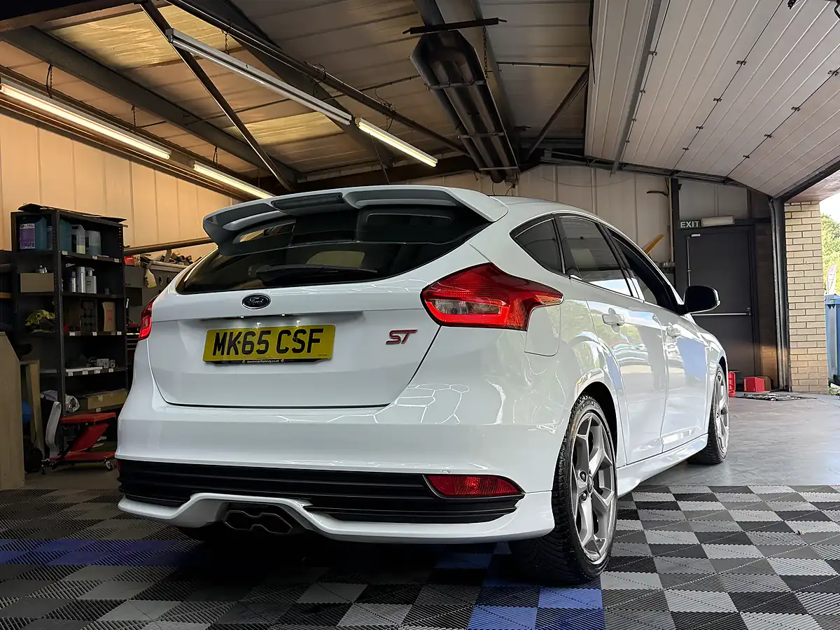 Used 2015 Ford Focus ST-2 White - Interior and Exterior details 4