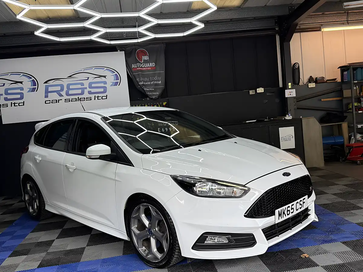 Used 2015 Ford Focus ST-2 White - Interior and Exterior details 7