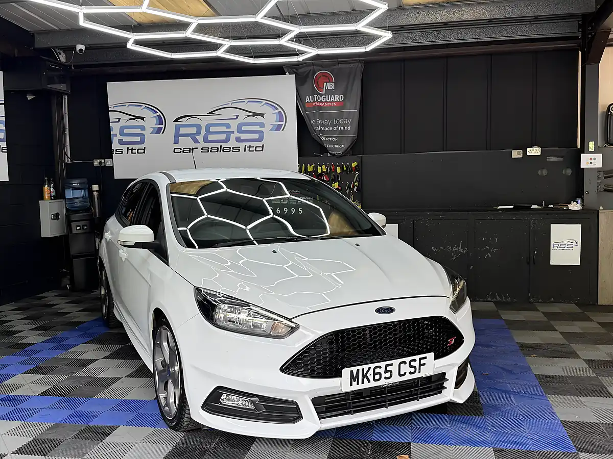 Used 2015 Ford Focus ST-2 White - Interior and Exterior details 8