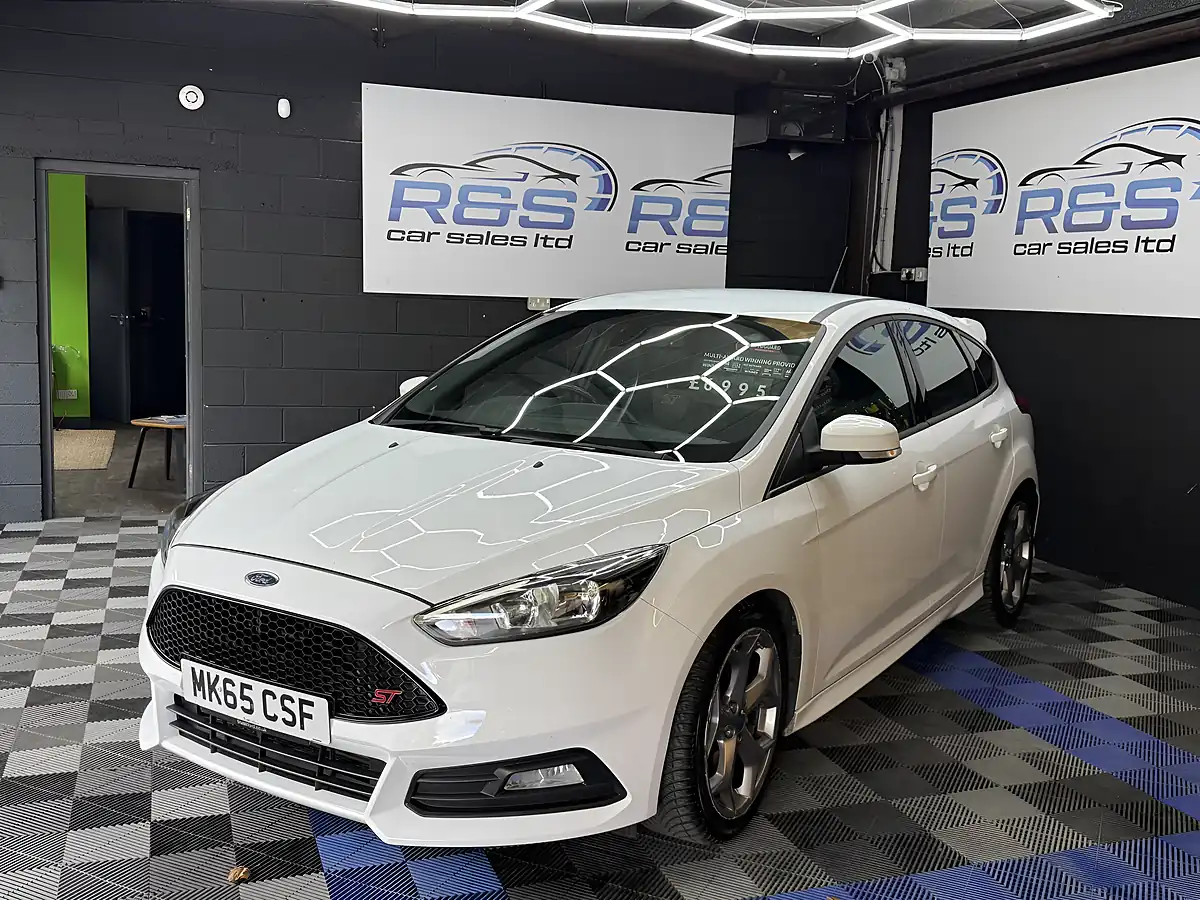 Used 2015 Ford Focus ST-2 White - Interior and Exterior details 9