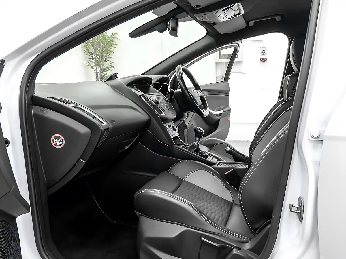 Used 2015 Ford Focus ST-2 White - Interior and Exterior details 10
