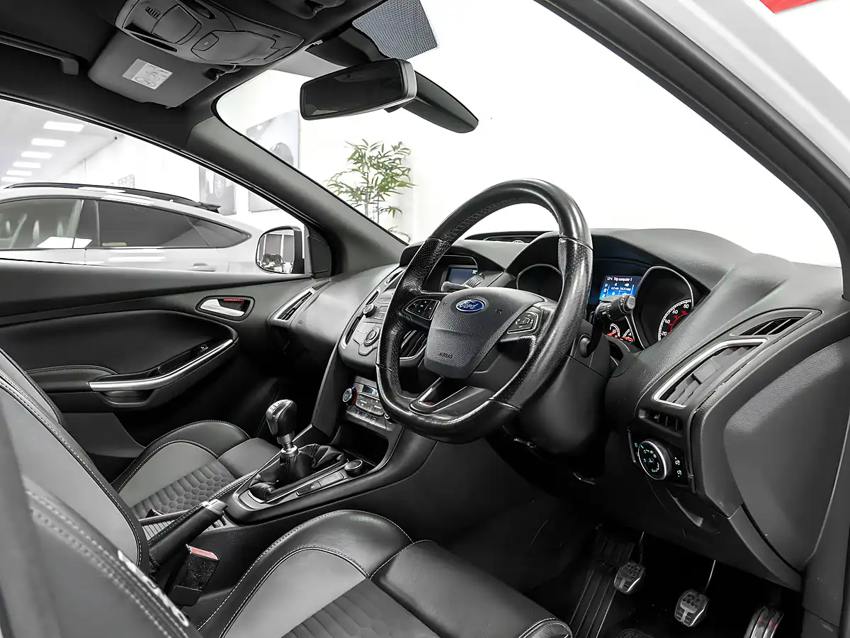 Used 2015 Ford Focus ST-2 White - Interior and Exterior details 11
