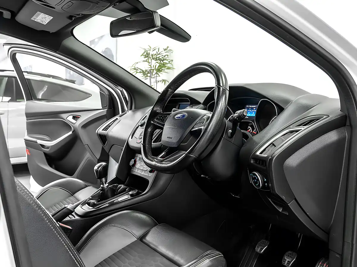 Used 2015 Ford Focus ST-2 White - Interior and Exterior details 16