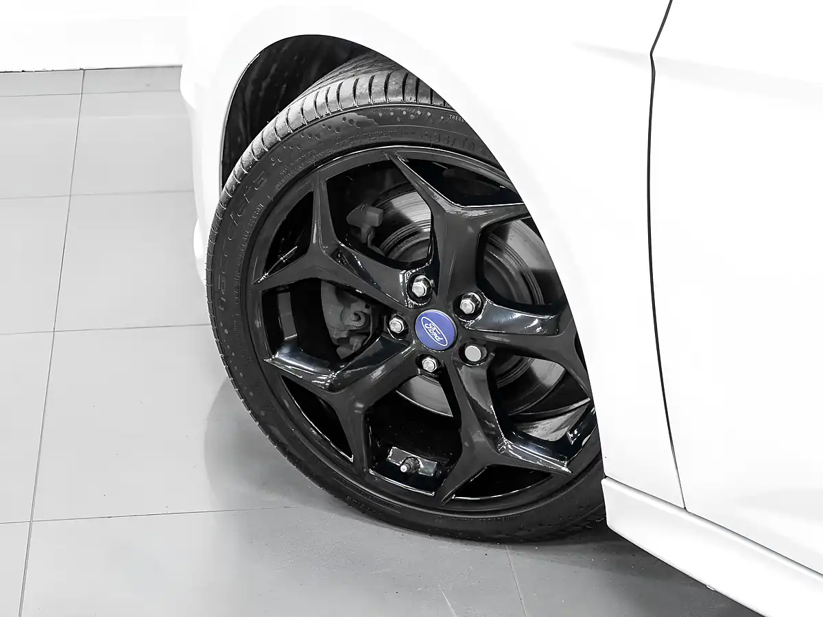 Used 2015 Ford Focus ST-2 White - Interior and Exterior details 8