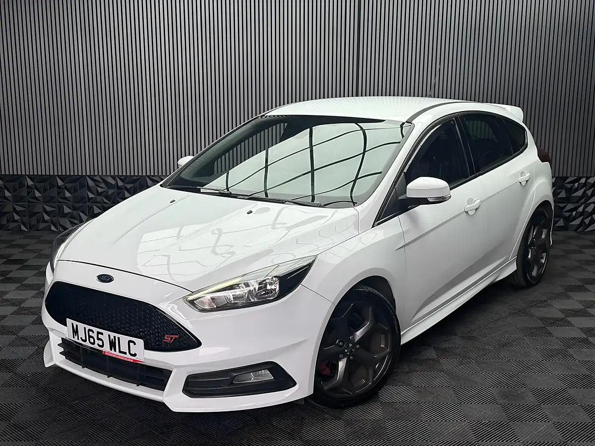 Used 2015 Ford Focus ST-2 White - Interior and Exterior details 3