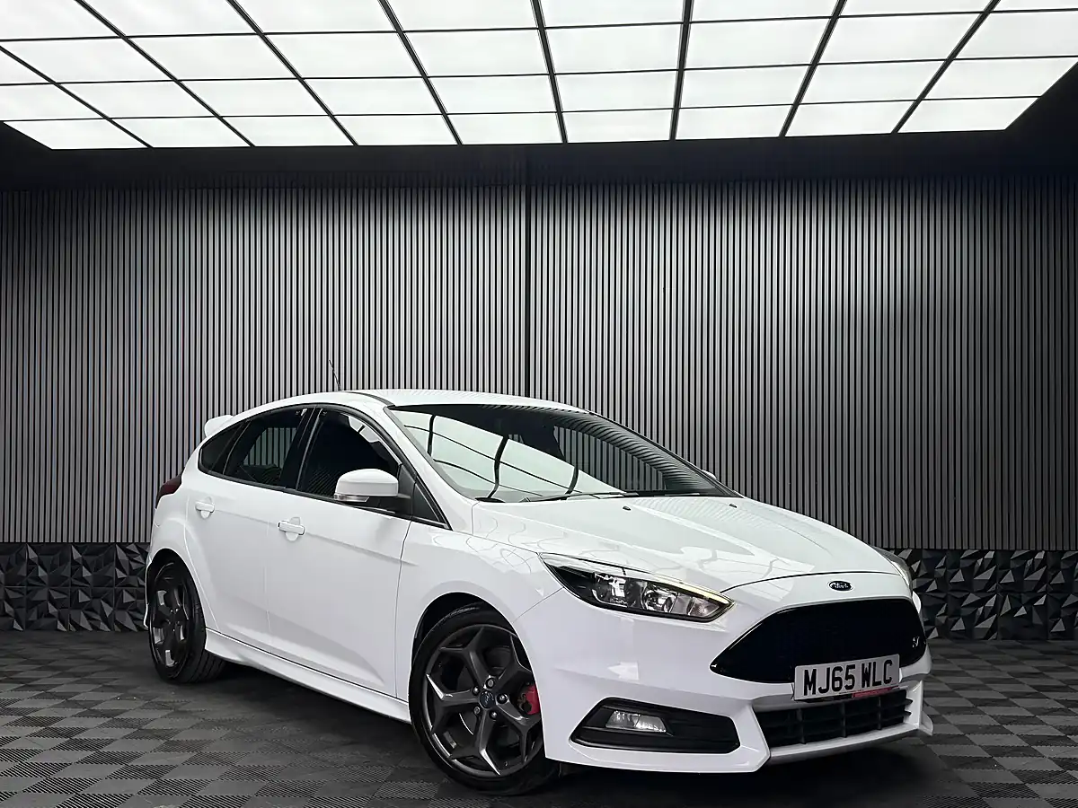 Used 2015 Ford Focus ST-2 White - Interior and Exterior details 5