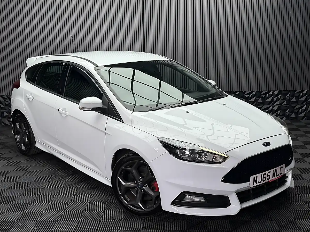 Used 2015 Ford Focus ST-2 White - Interior and Exterior details 6