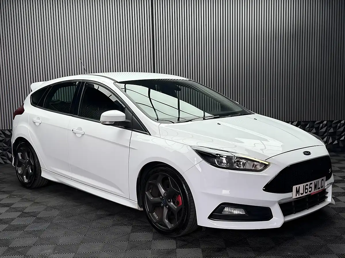 Used 2015 Ford Focus ST-2 White - Interior and Exterior details 7
