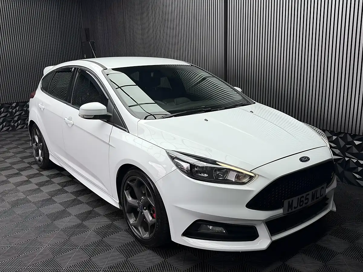 Used 2015 Ford Focus ST-2 White - Interior and Exterior details 8
