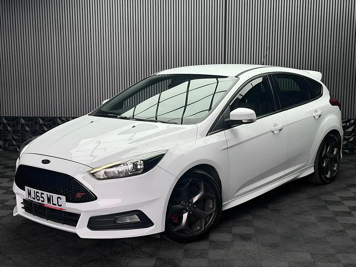 Used 2015 Ford Focus ST-2 White - Interior and Exterior details 9