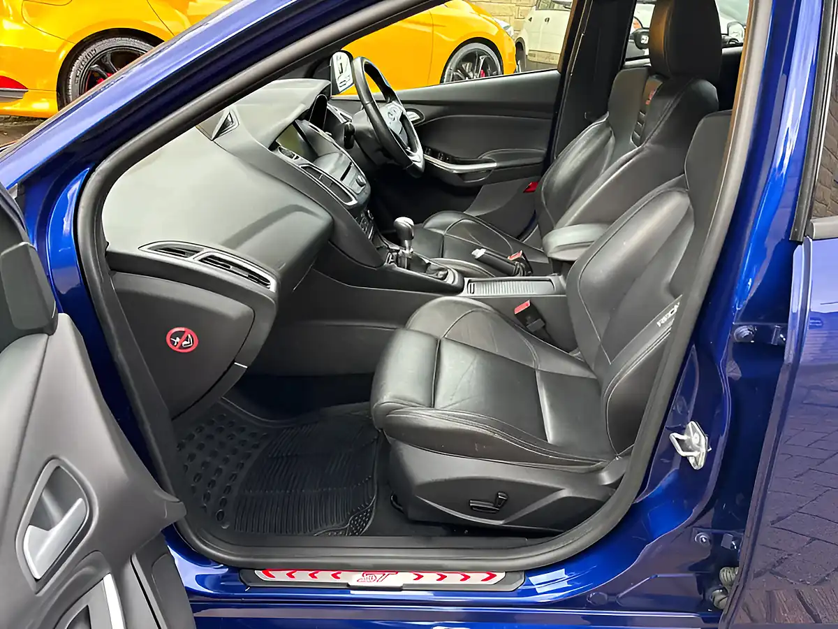 Used 2015 Ford Focus ST-3 Blue - Interior and Exterior details 12