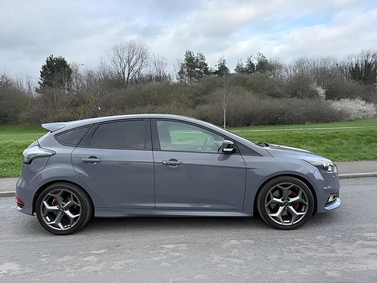 Used 2015 Ford Focus ST-3 Grey - Front View