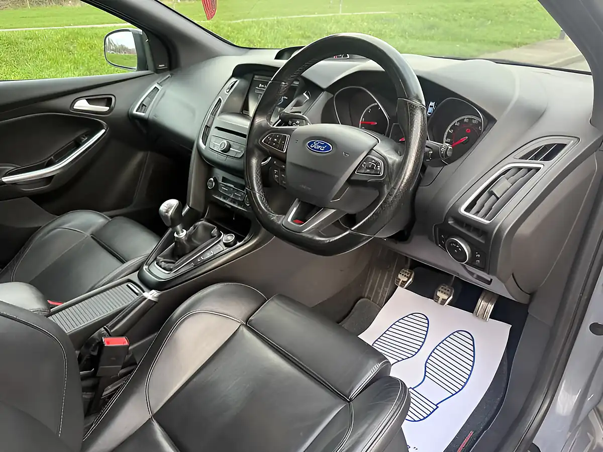 Used 2015 Ford Focus ST-3 Grey - Interior and Exterior details 16