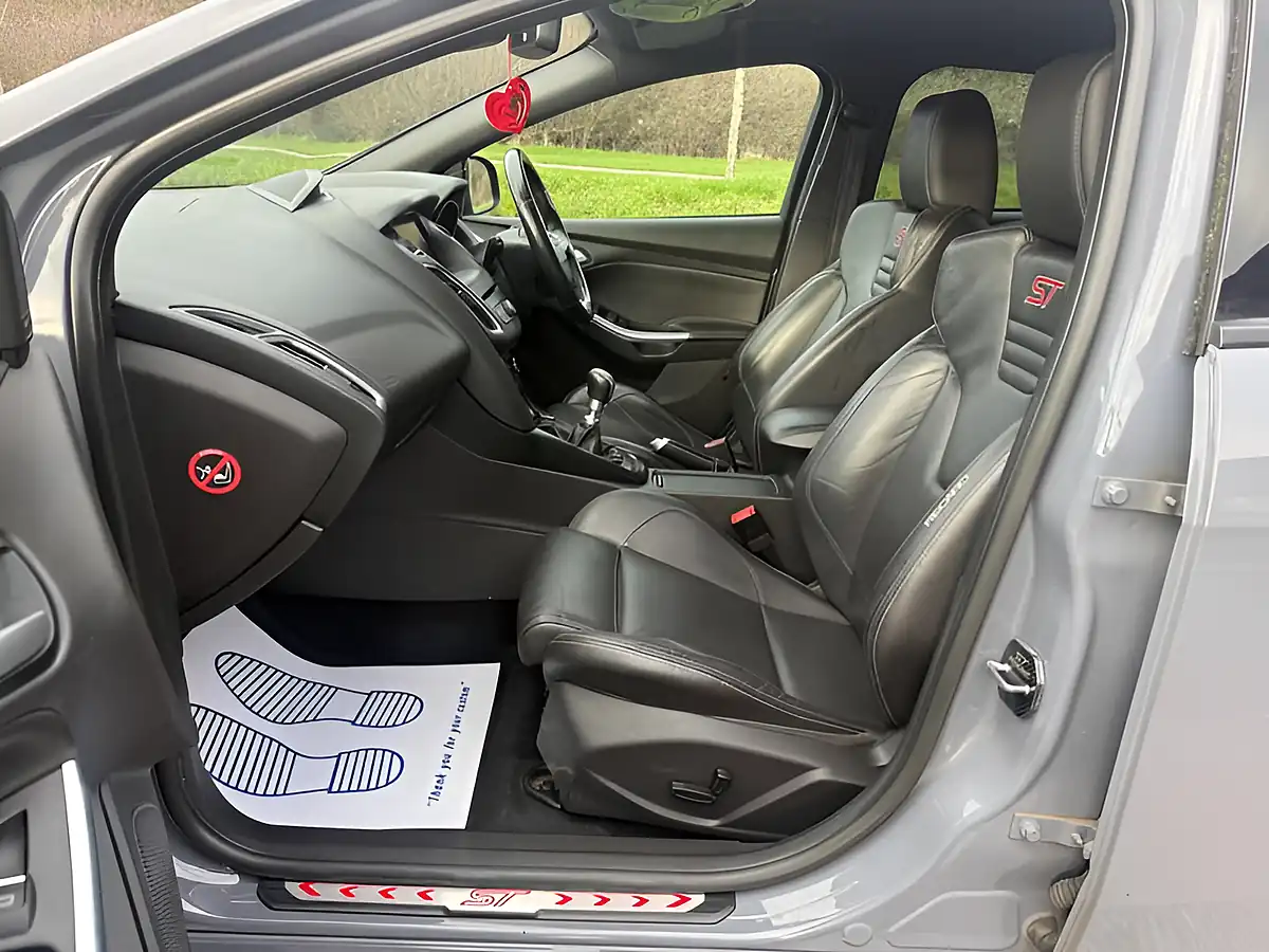 Used 2015 Ford Focus ST-3 Grey - Interior and Exterior details 8