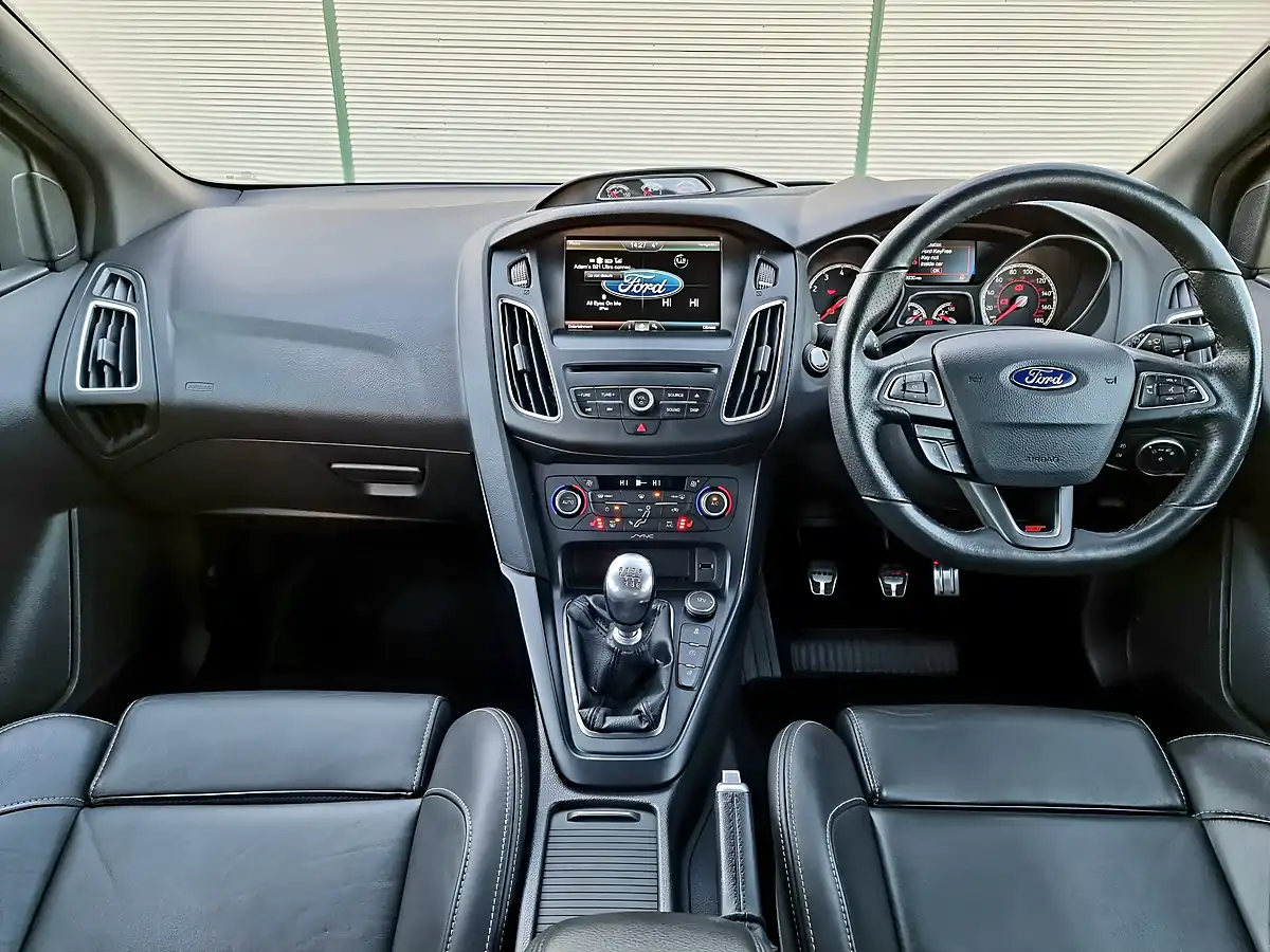 Used 2015 Ford Focus ST-3 Moondust Silver - Interior and Exterior details 11