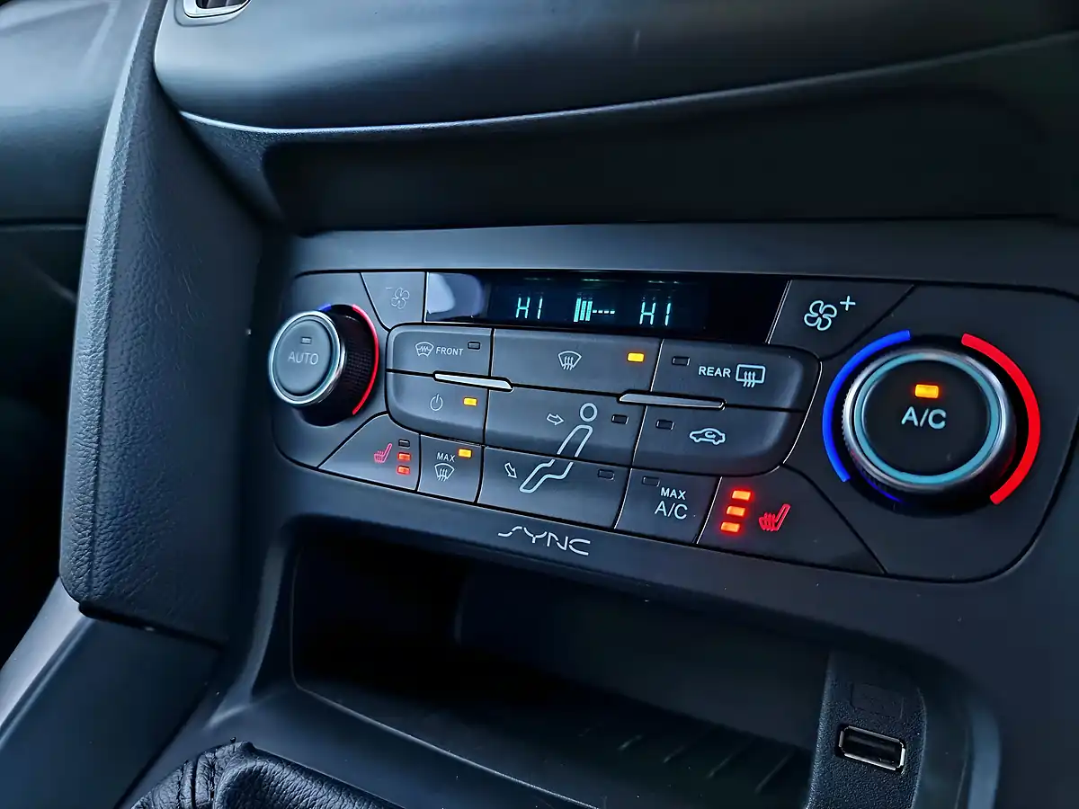 Used 2015 Ford Focus ST-3 Moondust Silver - Interior and Exterior details 15