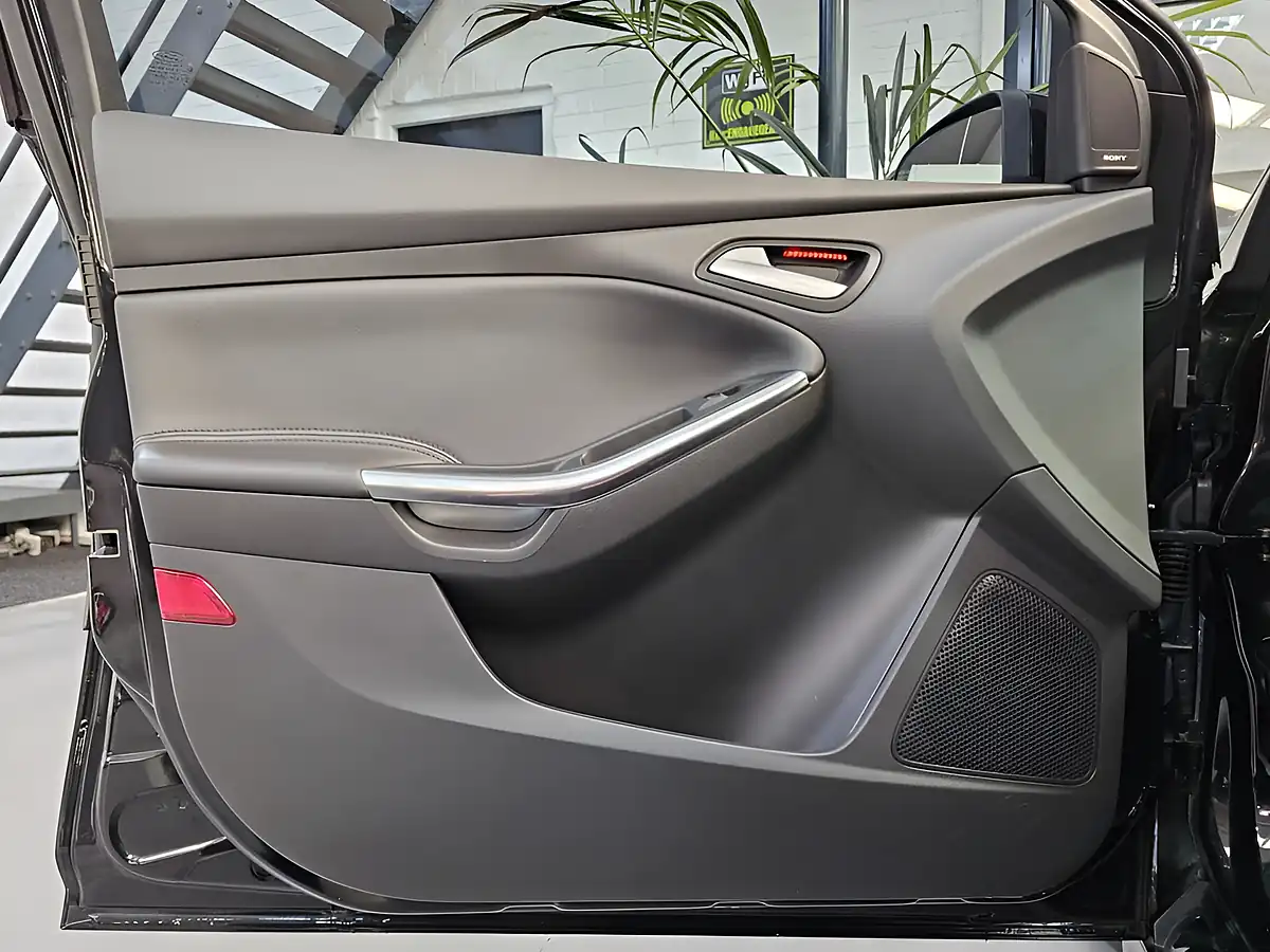 Used 2015 Ford Focus ST-3 Panther Black - Interior and Exterior details 20