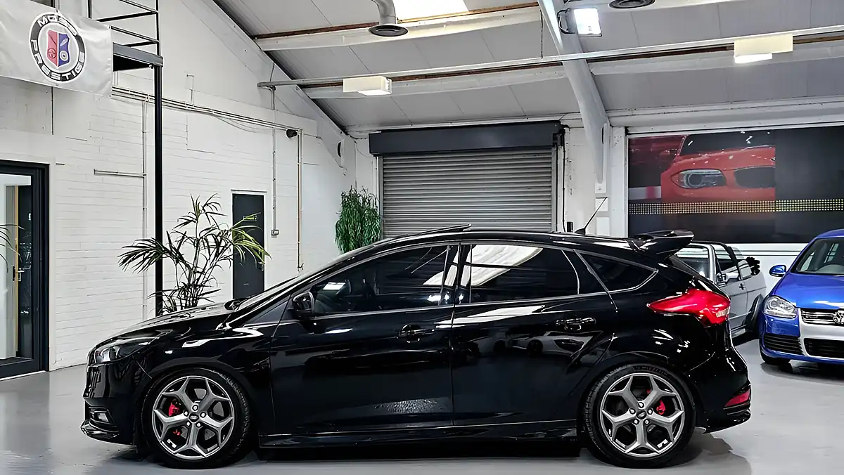 Used 2015 Ford Focus ST-3 Panther Black - Interior and Exterior details 6