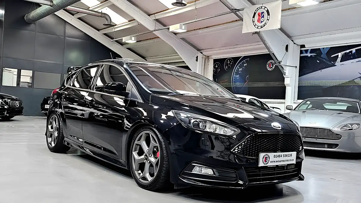 Used 2015 Ford Focus ST-3 Panther Black - Interior and Exterior details 8