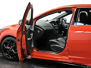 Used 2015 Ford Focus ST-3 Race Red - Interior and Exterior details 10