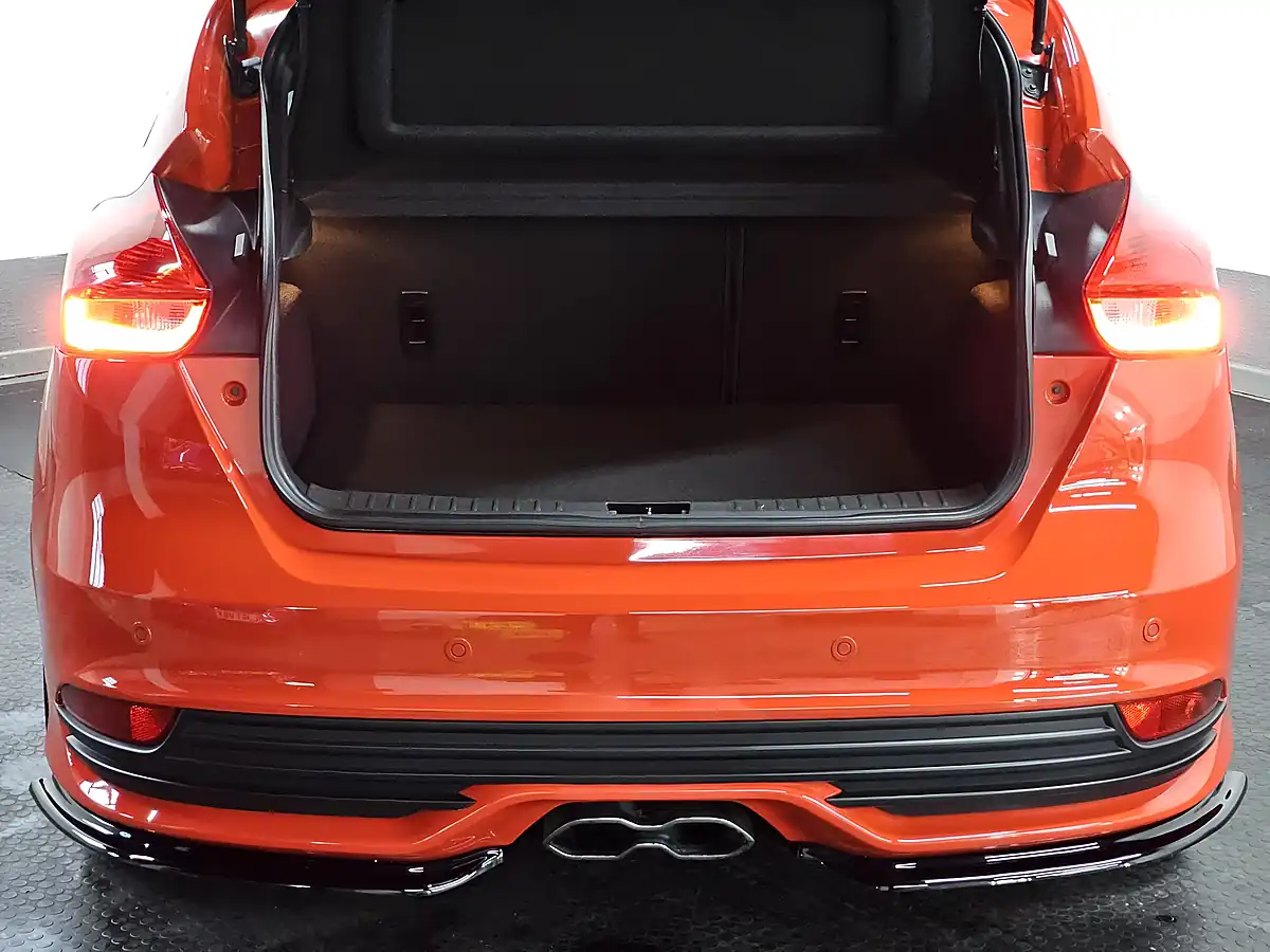 Used 2015 Ford Focus ST-3 Race Red - Interior and Exterior details 16