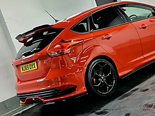 Used 2015 Ford Focus ST-3 Race Red - Interior and Exterior details 19