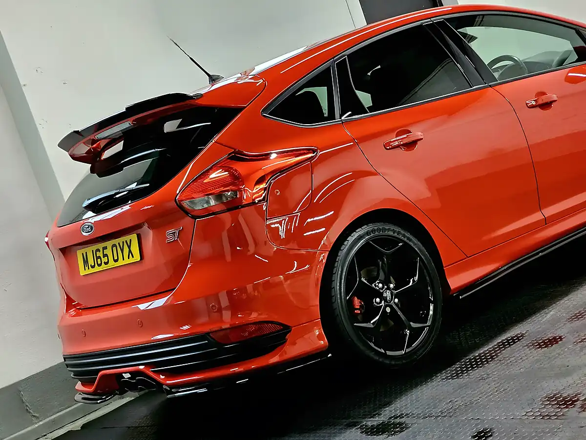 Used 2015 Ford Focus ST-3 Race Red - Interior and Exterior details 19