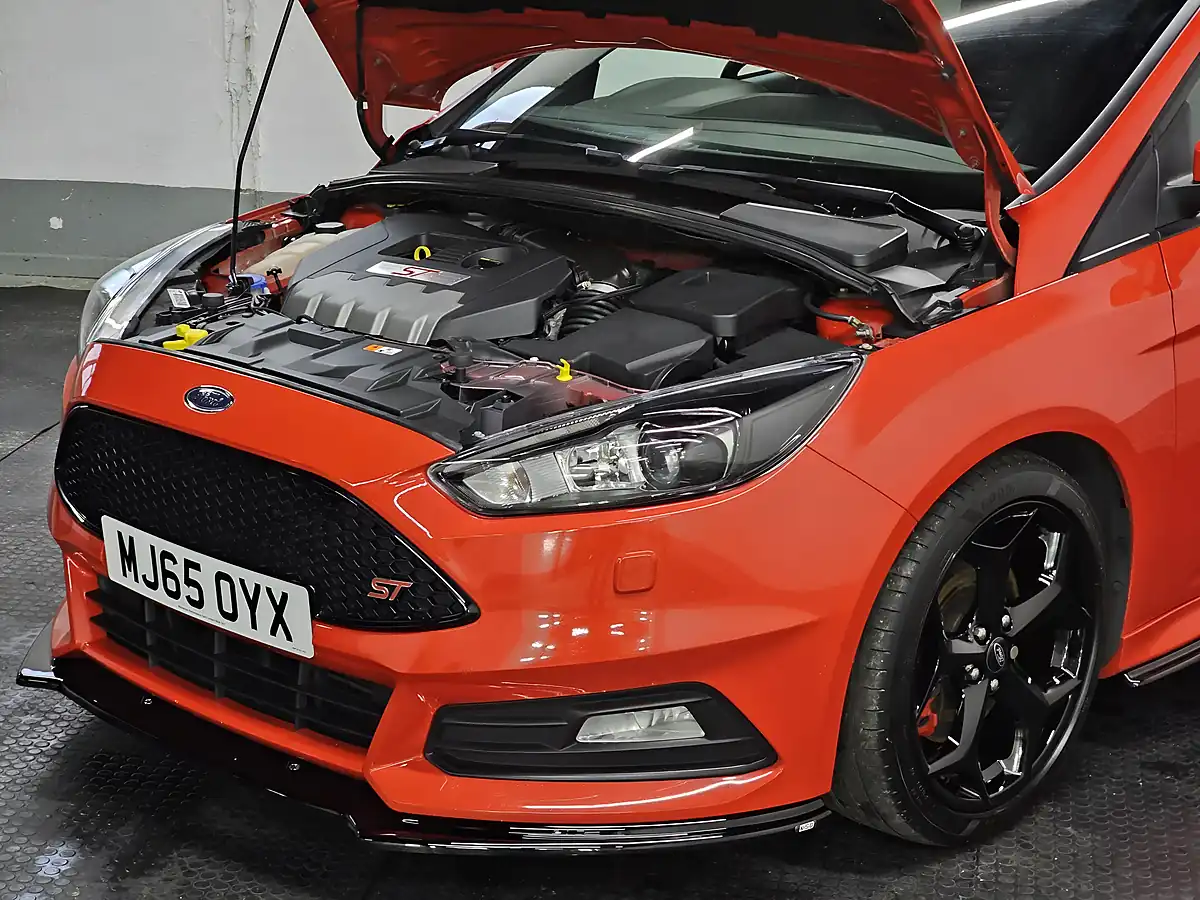 Used 2015 Ford Focus ST-3 Race Red - Interior and Exterior details 20