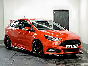 Used 2015 Ford Focus ST-3 Race Red - Interior and Exterior details 4