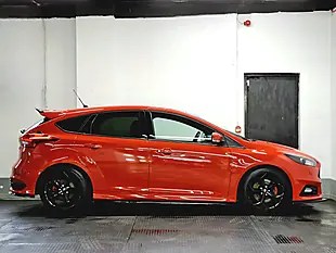Used 2015 Ford Focus ST-3 Race Red - Interior and Exterior details 5