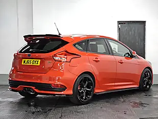 Used 2015 Ford Focus ST-3 Race Red - Interior and Exterior details 6