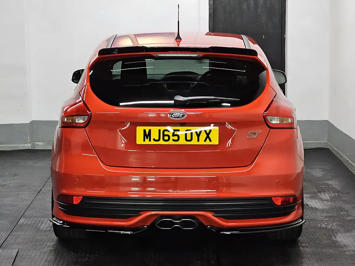 Used 2015 Ford Focus ST-3 Race Red - Interior and Exterior details 8