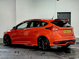 Used 2015 Ford Focus ST-3 Race Red - Interior and Exterior details 9