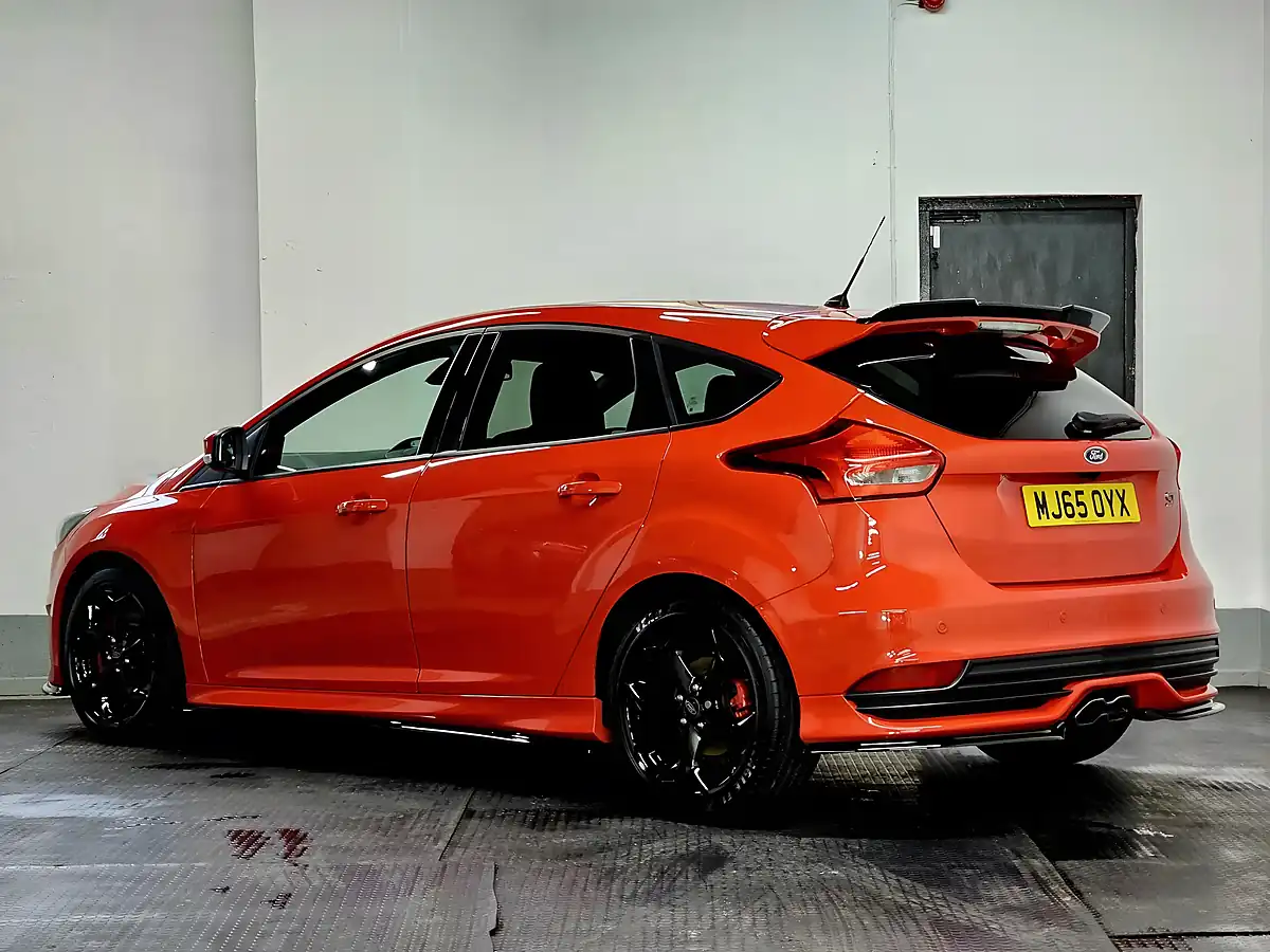 Used 2015 Ford Focus ST-3 Race Red - Interior and Exterior details 9
