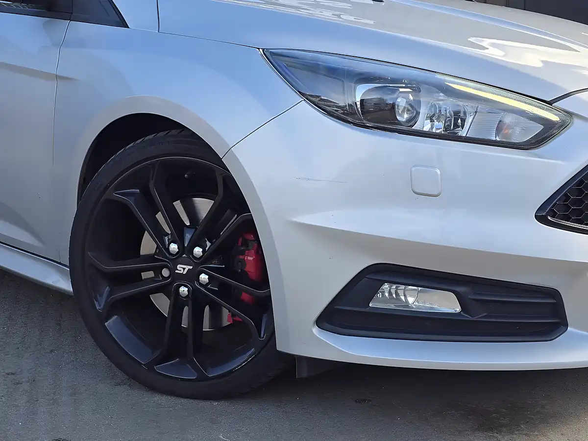 Used 2015 Ford Focus ST-3 Silver - Interior and Exterior details 2