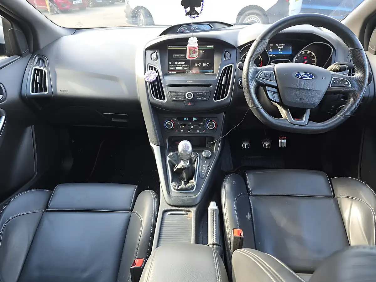 Used 2015 Ford Focus ST-3 Silver - Interior and Exterior details 8