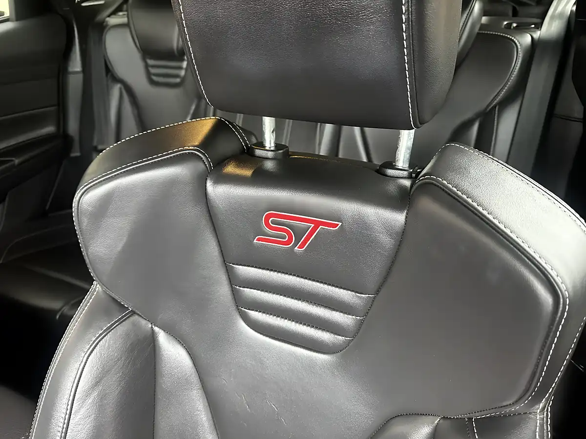 Used 2015 Ford Focus ST-3 Stealth Grey - Interior and Exterior details 17